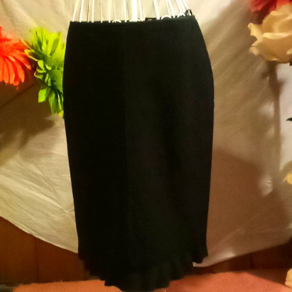 Louis Vuitton black wool skirt. Size 40